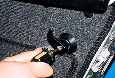 Як розібрати та зняти передні двері автомобіля УАЗ