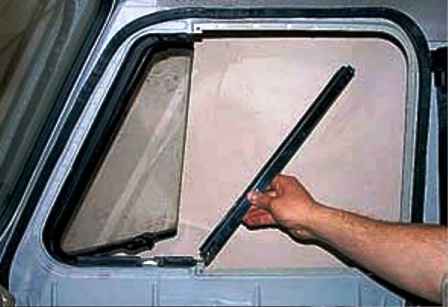 How to disassemble and remove the front door of a UAZ car