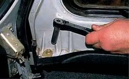 Як розібрати та зняти передні двері автомобіля УАЗ