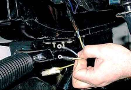 Как заменить элементы отопителя автомобиля УАЗ