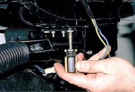 Cómo reemplazar los elementos del calentador del automóvil UAZ