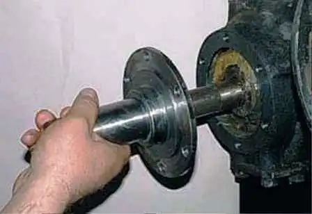 How to replace the front axle shaft and remove the steering knuckle of a UAZ car