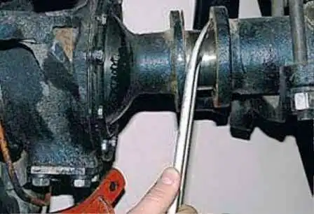 How to replace the front axle shaft and remove the steering knuckle of a UAZ car
