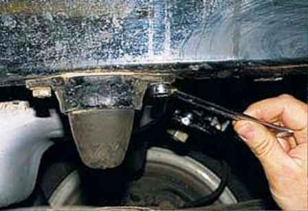 Как отремонтировать переднюю подвеску автомобиля УАЗ
