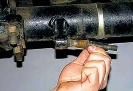 Repair of UAZ car rear suspension