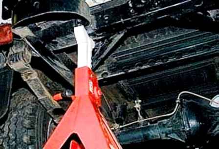 Reparación de la suspensión trasera del automóvil UAZ