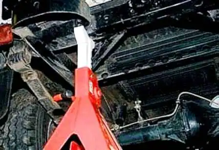 Repair of UAZ car rear suspension