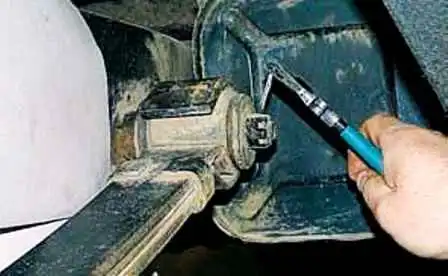 Repair of UAZ car rear suspension