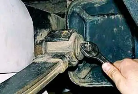 Repair of UAZ car rear suspension