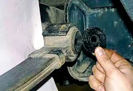 Repair of UAZ car rear suspension