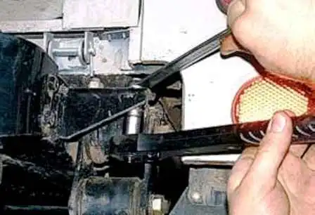 Repair of UAZ car rear suspension