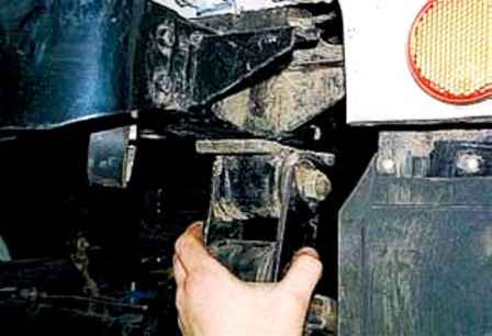 Repair of UAZ car rear suspension