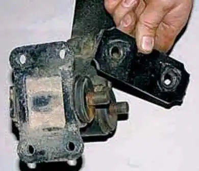 Repair of UAZ car rear suspension