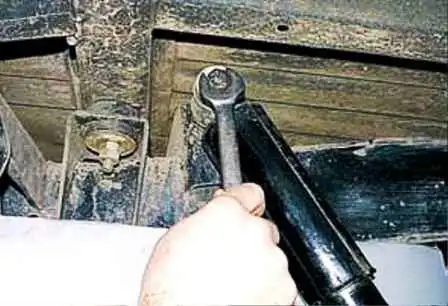 Repair of UAZ car rear suspension