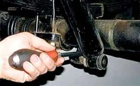Repair of UAZ car rear suspension
