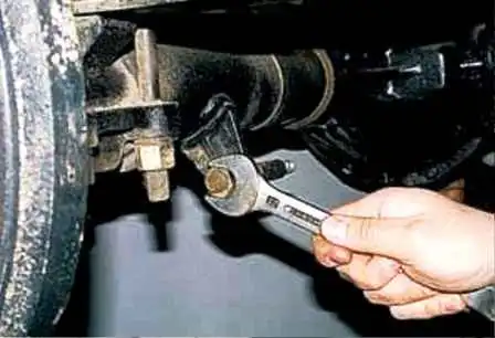 Repair of UAZ car rear suspension