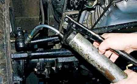 Maintenance and repair of steering rods of a UAZ vehicle