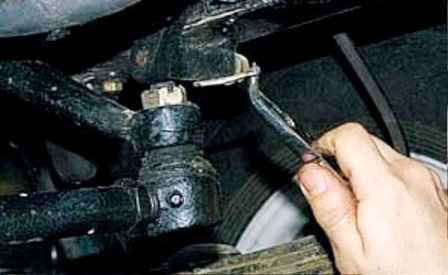 Maintenance and repair of steering rods of a UAZ vehicle