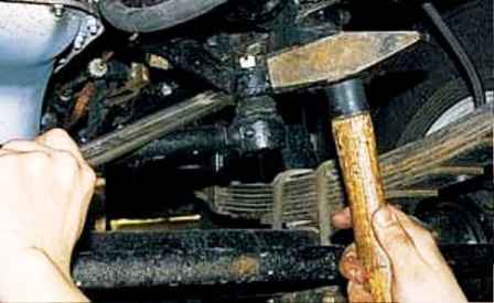 Maintenance and repair of steering rods of a UAZ vehicle