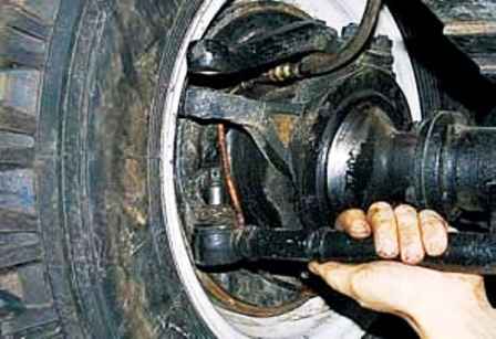 Maintenance and repair of steering rods of a UAZ vehicle