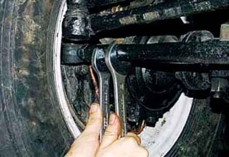 Maintenance and repair of steering rods of a UAZ vehicle