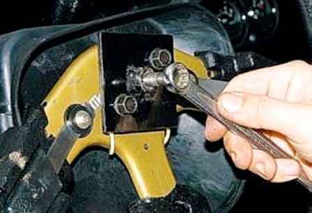 How to remove the UAZ car steering wheel