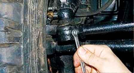 Maintenance and repair of steering rods of a UAZ vehicle