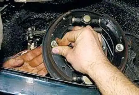 УАЗ автотұрақ тежегішін жөндеу