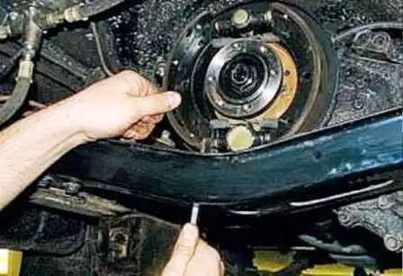 УАЗ автотұрақ тежегішін жөндеу