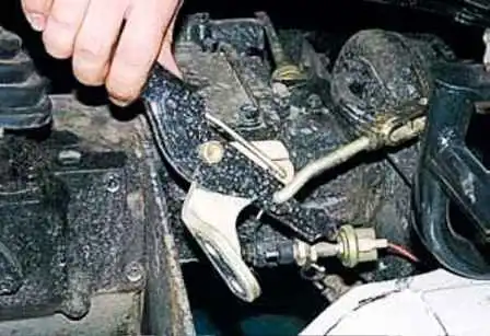 УАЗ автотұрақ тежегішін жөндеу