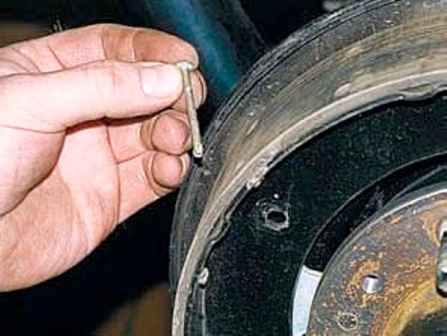 Як замінити колодки гальм передніх коліс УАЗ