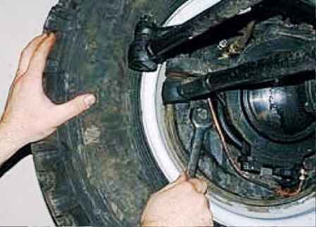 Как заменить колодки тормозов передних колес УАЗ