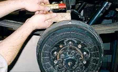 How to replace and adjust UAZ rear wheel pads
