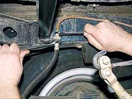 How to replace the brake cylinder and rear wheel hose UAZ
