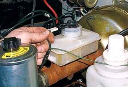 How to replace the UAZ brake master cylinder