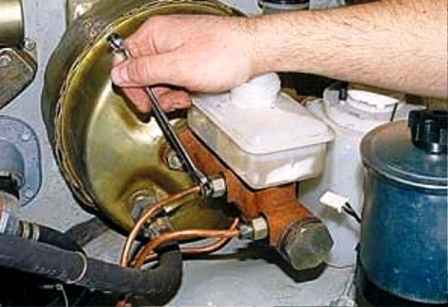 How to replace the UAZ brake master cylinder