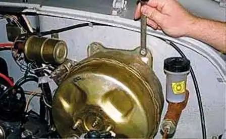 How to replace the vacuum brake booster UAZ