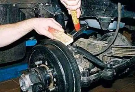 Як замінити колодки гальм передніх коліс УАЗ