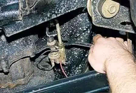 УАЗ автотұрақ тежегішін жөндеу