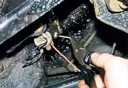 УАЗ автотұрақ тежегішін жөндеу