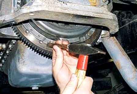 How to remove UAZ clutch discs