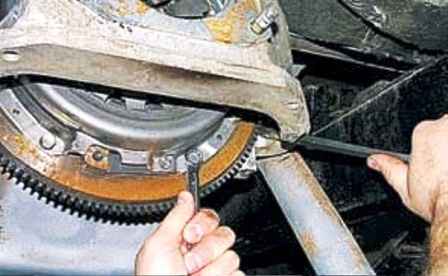 How to remove UAZ clutch discs