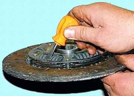 How to remove UAZ clutch discs