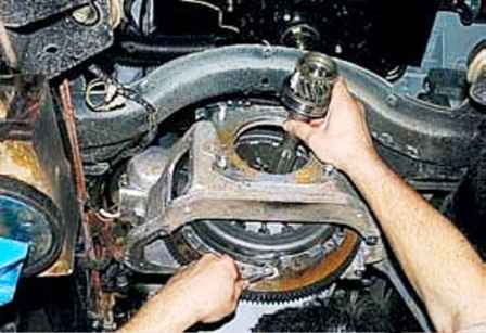 How to remove UAZ clutch discs