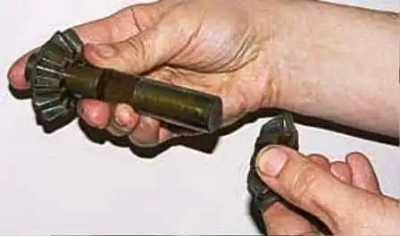 Як розібрати та відрегулювати редуктор головної передачі УАЗ
