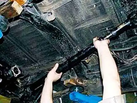 How to remove the cardan transmission of a UAZ car
