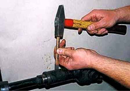 Repair of the cardan shaft of a UAZ car