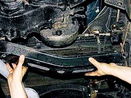 How to remove and install the transfer case of a UAZ car