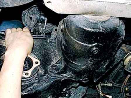 How to remove and install the transfer case of a UAZ car