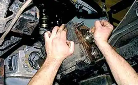Як зняти та встановити коробку передач автомобіля УАЗ